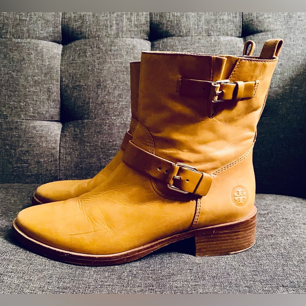 Tory Burch Bennie Moto Engineer Boot Tan Leather Double Buckle Ankle - Picture 2 of 12